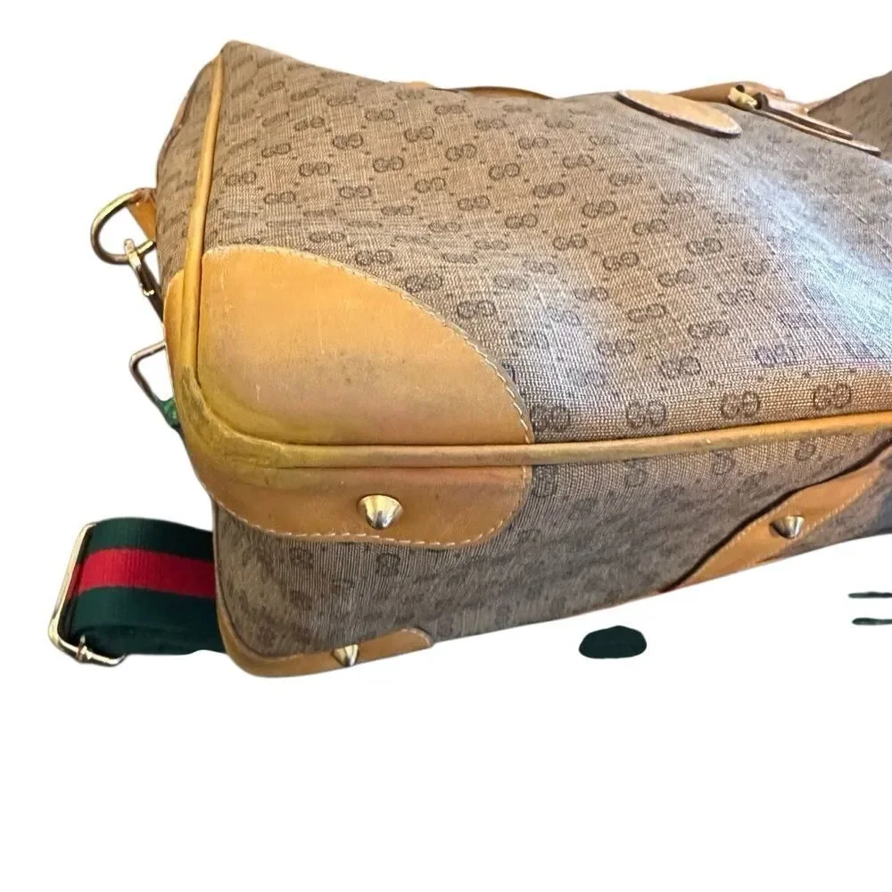 Gucci Beige Interior with Gold Accent